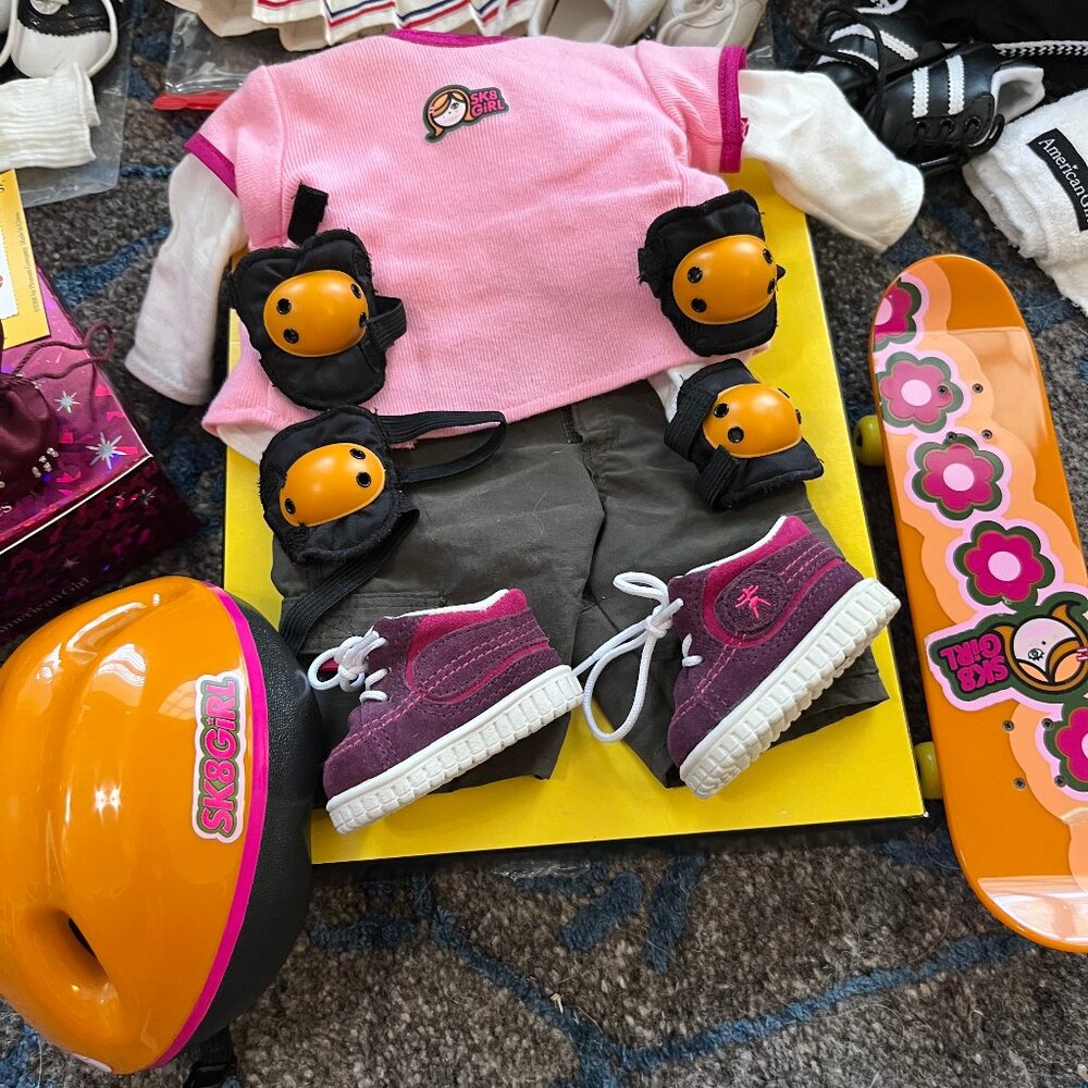RETIRED American Girl Doll Skateboard Outfit I (2001) - like new!